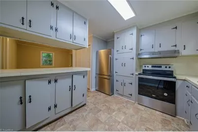 435 Lakecrest Drive, Kernersville, NC 27284 - Photo 17