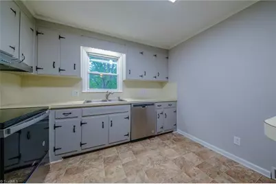 435 Lakecrest Drive, Kernersville, NC 27284 - Photo 15