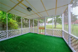 435 Lakecrest Dr, Kernersville, NC 27284 - Photo 7