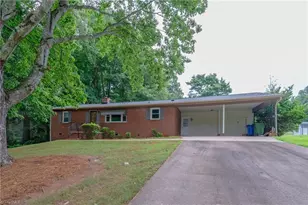 435 Lakecrest Dr, Kernersville, NC 27284 - Photo 3