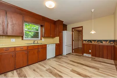 2608 Amesbury Road, Winston-Salem, NC 27103 - Photo 9