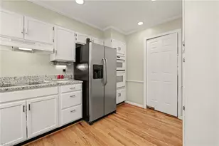3608 Brandywine Dr, Greensboro, NC 27410 - Photo 9