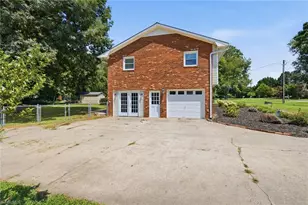 6060 Bobbybrook Dr, Clemmons, NC 27012 - Photo 3