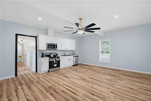 702 Maple Ave, Burlington, NC 27215 - Photo 9