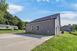1726 Foust Rd, Greensboro, NC 27405 - Photo 21