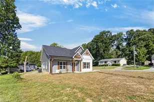 1726 Foust Rd, Greensboro, NC 27405 - Photo 33