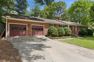 5009 Mallard Lake Dr, Greensboro, NC 27406 - Photo 3