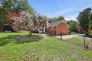 2302 Hathaway Dr, Greensboro, NC 27408 - Photo 37
