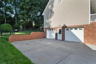 220 Coghill Dr, Winston-Salem, NC 27103 - Photo 17