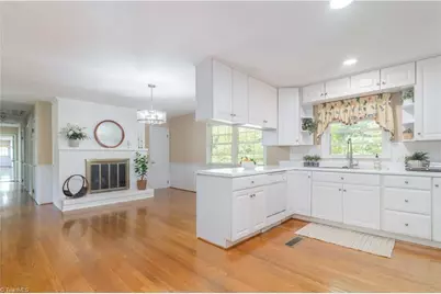 2910 Hope Valley Road, Winston-Salem, NC 27106 - Photo 9