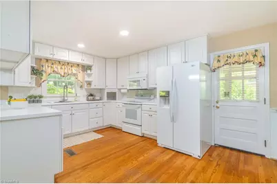 2910 Hope Valley Road, Winston-Salem, NC 27106 - Photo 11
