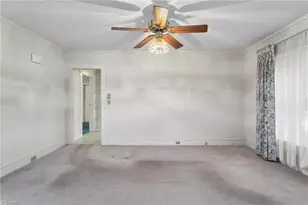 709 E Sunrise Ave, Thomasville, NC 27360 - Photo 9