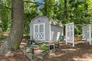 709 E Sunrise Ave, Thomasville, NC 27360 - Photo 27