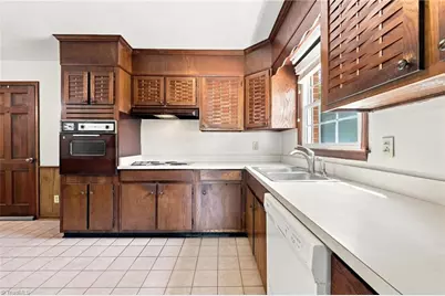 2008 Medhurst Drive, Greensboro, NC 27410 - Photo 9