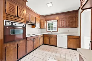 2008 Medhurst Dr, Greensboro, NC 27410 - Photo 11