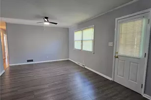 2402 Chatham Dr, Greensboro, NC 27408 - Photo 9