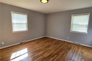 2402 Chatham Dr, Greensboro, NC 27408 - Photo 15
