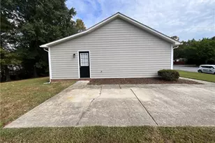 2711 Ingleside Dr, High Point, NC 27265 - Photo 21