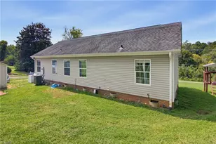 4889 Baux Mountain Rd, Winston-Salem, NC 27105 - Photo 27
