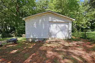 306 Oakgrove Dr, Graham, NC 27253 - Photo 17
