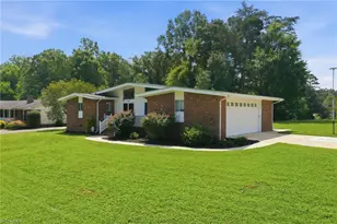 2405 Hillford Dr, Burlington, NC 27217 - Photo 5