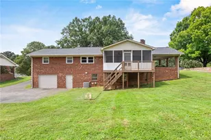 229 Farmbrooke Ln, Winston-Salem, NC 27127 - Photo 5