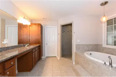 409 Warren Street, Greensboro, NC 27403 - Photo 15