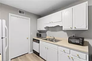 2250 Sunderland Rd, Winston-Salem, NC 27103 - Photo 9