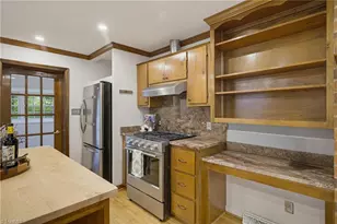 1002 Surry Dr, Greensboro, NC 27408 - Photo 15