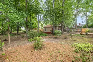 1002 Surry Dr, Greensboro, NC 27408 - Photo 31