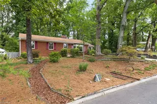 1002 Surry Dr, Greensboro, NC 27408 - Photo 35