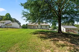 194 Briarcreek Dr, Winston-Salem, NC 27107 - Photo 37