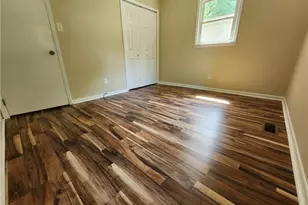 1801 Glenside Dr, Greensboro, NC 27405 - Photo 9