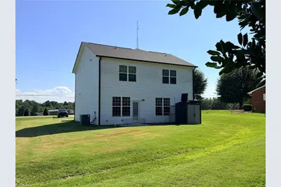 8117 Reynolda Road, Pfafftown, NC 27040 - Photo 5
