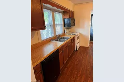 300 Ward Street, Graham, NC 27253 - Photo 5