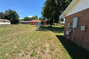 112 Wilson St, Yadkinville, NC 27055 - Photo 5