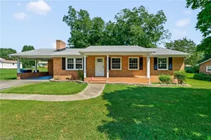 112 Wilson St, Yadkinville, NC 27055 - Photo 3