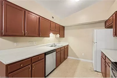 800 Spruill Court, Greensboro, NC 27409 - Photo 9