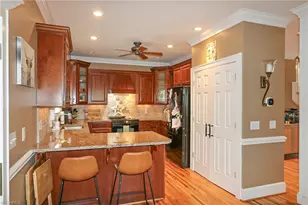 208 Triplett St, Jonesville, NC 28642 - Photo 9