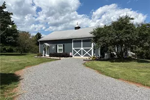 910 Hanks St, Traphill, NC 28685 - Photo 5