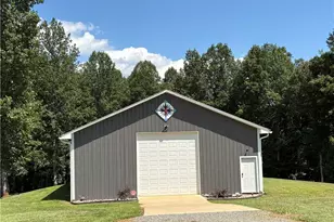 910 Hanks St, Traphill, NC 28685 - Photo 21