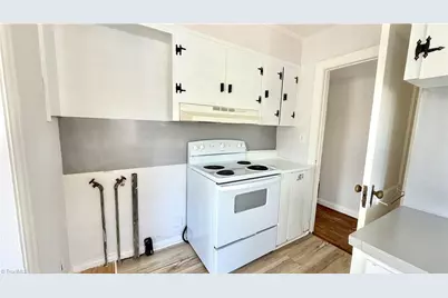 1513 Summit Avenue, Greensboro, NC 27405 - Photo 11