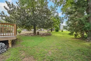 601 Quaker Ln, High Point, NC 27262 - Photo 29