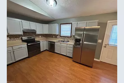 1108 Raleigh Court, High Point, NC 27262 - Photo 5
