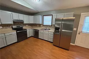 1108 Raleigh Ct, High Point, NC 27262 - Photo 5