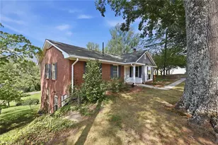 609 Main St, Danbury, NC 27016 - Photo 3