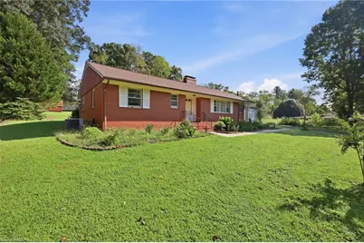 246 Fairview Avenue, Mount Airy, NC 27030 - Photo 3