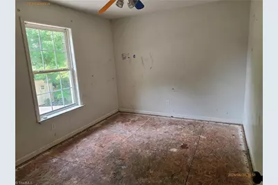 10 Hackberry Court, Greensboro, NC 27214 - Photo 9