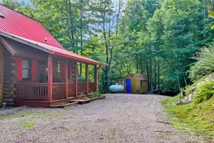 219 Ravenwood Dr, West Jefferson, NC 28694 - Photo 3
