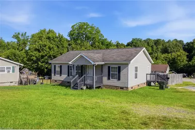 813 Young Street, Thomasville, NC 27360 - Photo 3